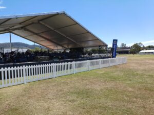 25m Hoecker Marquee F Series filed with crowd