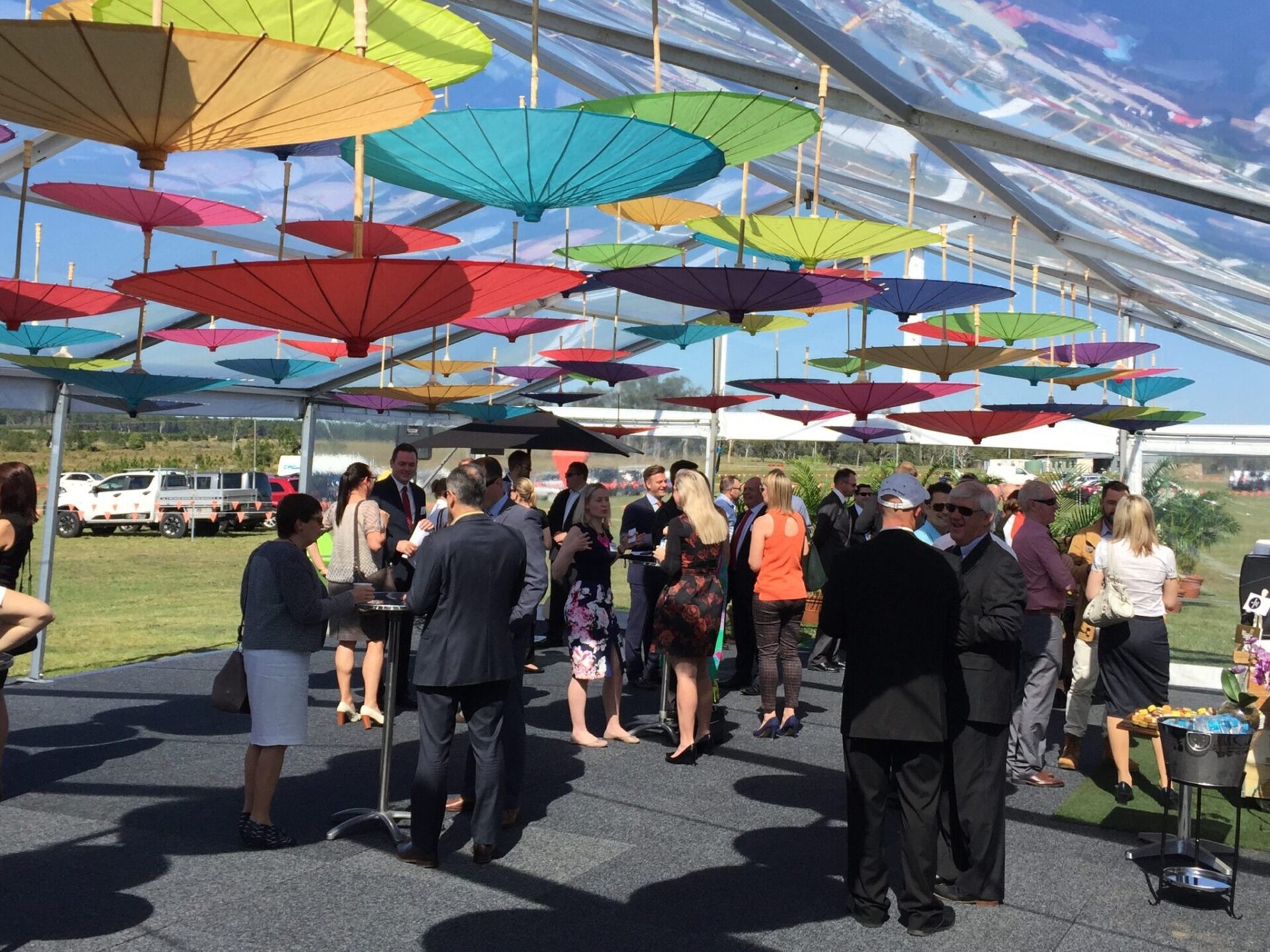 er3 hanging umbrella decor in marquee